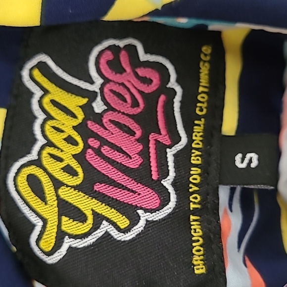 Good Vibes Vibrant Tropical Print Men's Casual Button Down Shirt size Small - Picture 3 of 6